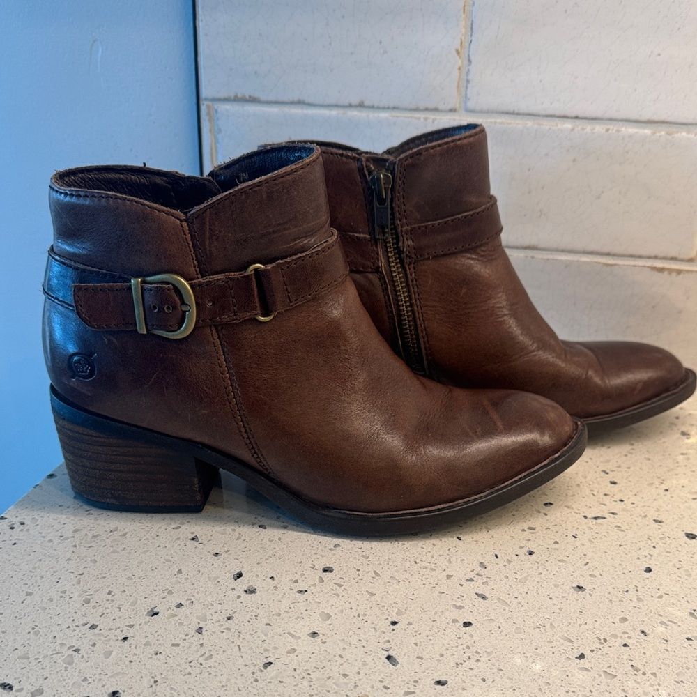 Born Brown Leather Ankle Boots Block Heel Zipper Closure Women’s Size 7 EUC